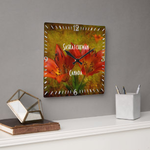 Horloge Carrée Icône de lys de prairie rouge occidental texturé