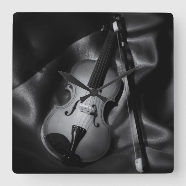 Horloge Carrée Image en noir et blanc d'un violon nature morte (Recto)