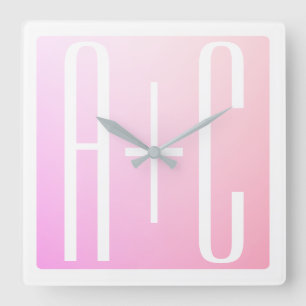 Horloge Carrée Initiales du couple   Dégradé rose subtil