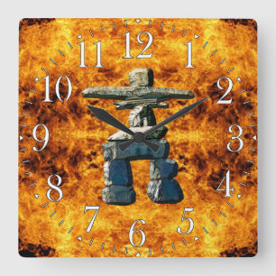 Horloge Carrée Inukshuk et feu Pierres de l'esprit amérindien