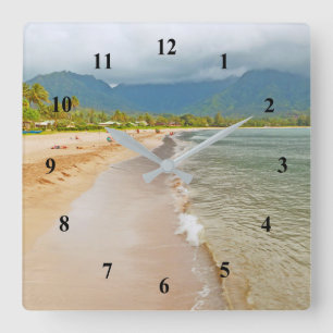 HORLOGE CARRÉE KAUAI BEACH AND MOUNTAINS WITH CLOUDS