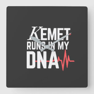Horloge Carrée Kemet coule dans mon ADN