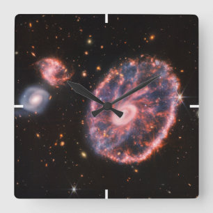 Horloge Carrée La Galaxie Cartwheel Et Ses Galaxies Compagnons.