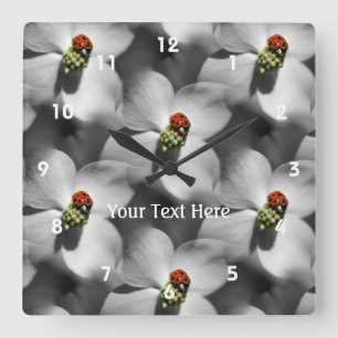 Horloge Carrée Ladybug Sur Dogwood Flower Motif Nature