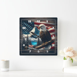 Horloge Carrée L'aigle américain contre le paysage montagnard