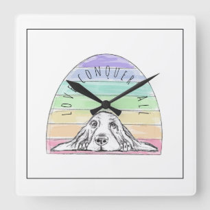 Horloge Carrée l'amour conquiert tout chien arc-en-ciel basset ho