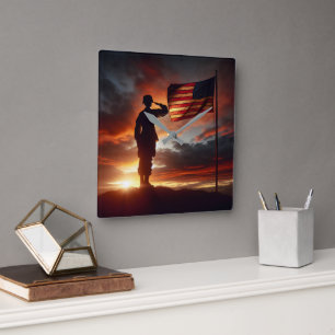 Horloge Carrée Le salut du soldat américain