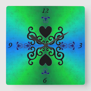 Horloge Carrée Lily et coeur sur arc-en-ciel