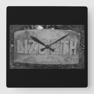 Horloge Carrée Lizzie Borden Gravestone 'Lizbeth' Fall River, MA