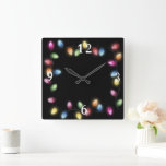 Horloge Carrée Lumières de Noël colorées<br><div class="desc">Notre collection "Fêtes de Noël colorées" rassemble des éléments festifs tels que des lumières de Noël avec des polices chic et élégantes sur un arrière - plan sobre.</div>