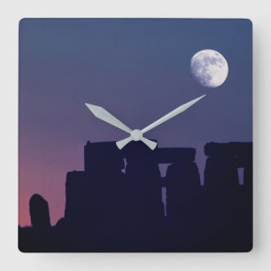 Horloge Carrée Lune sur Stonehenge   Wiltshire, Angleterre