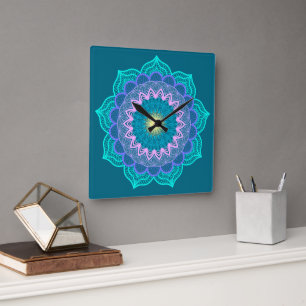 Horloge Carrée Mandala Coloré sur Fond Bleu