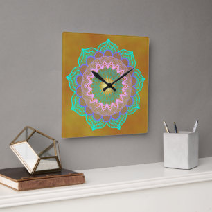 Horloge Carrée Mandala Coloré sur Fond Doré