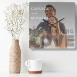 Horloge Carrée Mariage photo noir et blanc moderne<br><div class="desc">Présentant notre design moderne élégant mariage photo foncé, parfait pour les couples qui veulent ajouter une touche de sophistication à leur grand jour. Ce design mariage de photo présente une photo sombre et fantaisiste qui capture parfaitement l'amour entre le couple. Le design minimaliste moderne est complété par un script simple...</div>