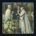 Horloge Carrée Mariage Vintage, Mariée et Marié avec Ménorah<br><div class="desc">Illustration vintage d'amour et de romance de cérémonie de mariage représentant un couple se mariant dans une belle synagogue avec des vitraux, des fleurs et une ménorah à sept branches. La mariée porte une longue robe de mariée blanche et le marié est beau dans son smoking.</div>