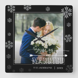 Horloge Carrée Merry And Married Typografy First Christmas