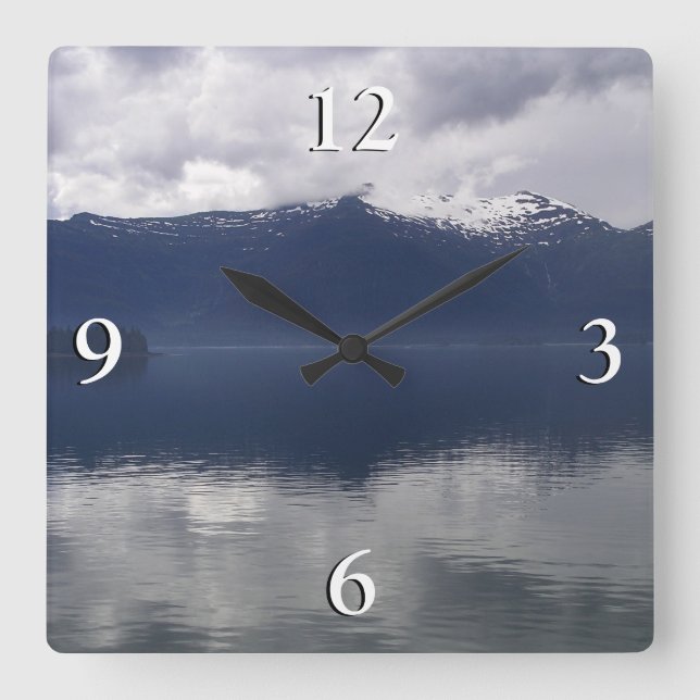 Horloge Carrée Misty Alaskan Sea dans les tons bleu (Recto)