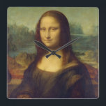 Horloge Carrée Mona Lisa<br><div class="desc">Mona Lisa de Léonard de Vinci Mona Lisa ; également connue sous le nom de La Gioconda ou La Joconde, ou Portrait de Lisa Gherardini, épouse de Francesco del Giocondo ; est un portrait de l'artiste florentin Léonard de Vinci. Il s'agit d'une peinture à l'huile sur un panneau de peuplier,...</div>
