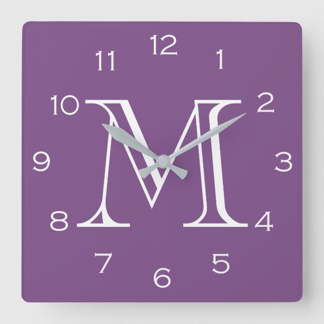 Horloge Carrée Monogramme blanc chiffres sur mural mauve arc3 (Recto)
