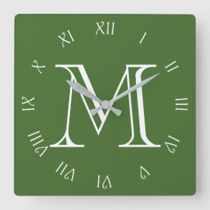 Horloge Carrée Monogramme blanc Script chiffres romains sur vert