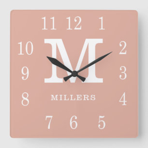 Horloge Carrée Monogramme de nom de famille moderne rose poudré e