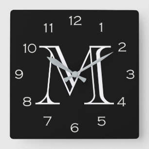 Horloge Carrée Monogramme en blanc sur ccn noir