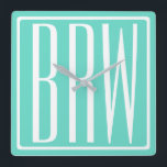 Horloge Carrée Monogramme Initiales Moderne 3 en Gras | Blanc sur<br><div class="desc">Élégant,  audacieux et moderne.</div>