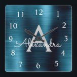 Horloge Carrée Monogramme métallique élégant bleu moderne Nom<br><div class="desc">Monogramme d'huile d'acier inoxydable moderne et élégant Blue Faux Nom et horloge murale personnalisée initiale. L'horloge murale est le cadeau parfait pour quelqu'un qui aime la décoration métallique chic branchée à donner comme cadeau de Noël ou d'anniversaire.</div>