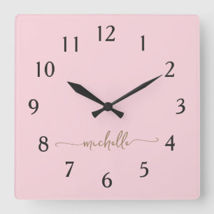 Horloge Carrée Monogramme minimaliste en or rose écriture signatu