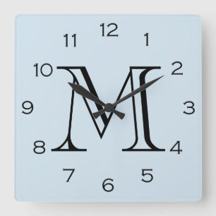 Horloge Carrée Monogramme noir chiffres sur bleu clair wccn