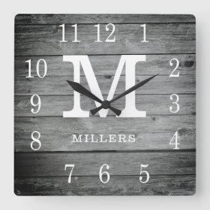 Horloge Carrée Monogramme Russe Personnalisé Gray Wood Farmhouse