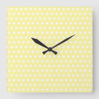 Horloge Carrée Motif de point jaune de polka. Tacheté