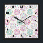 Horloge Carrée Motif mignon de beigne coloré<br><div class="desc">Une horloge avec un motif délicieusement amusant. Illustration de beignets rose et vert pastel avec arrosage et givrage.</div>