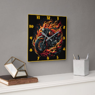 Horloge Carrée Moto flamboyante aux couleurs vives