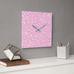 Horloge Carrée Musique Danse Notes Blanches Rose Pâle