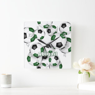 Horloge Carrée nom de l'athlète sur balles de football noir vert