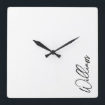 Horloge Carrée Nom personnalisé du script moderne<br><div class="desc">Cadeaux de nom minimaliste moderne personnalisé Ce design présente un nom personnalisé en noir moderne écriture manuscrite police sur arrière - plan blanc.</div>