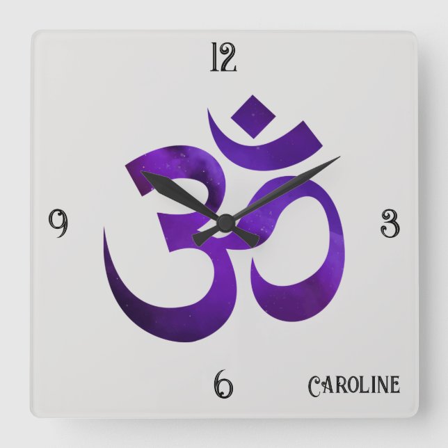 Horloge Carrée Nom sur le symbole Om de l'espace violet 10,75 po (Recto)