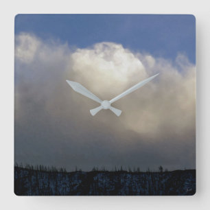 Horloge Carrée Nuages au-dessus de la crête