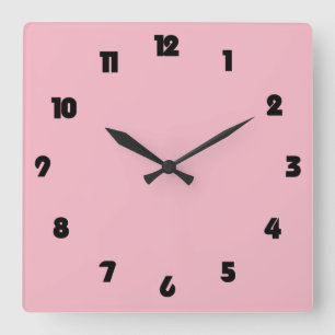 Horloge Carrée Numéros noirs gras sur l'horloge murale rose cn