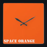 Horloge Carrée Orangé<br><div class="desc">Le spectacle,  les colors,  priez !  Ever dreamed of becoming à astronaute ? Then this should make you feel in touch with your dream for this shade of international orange is the color of astronaut suits.</div>