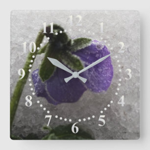 Horloge Carrée Pansy dans la neige