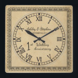 Horloge Carrée Papier rustique 1er anniversaire Mariage<br><div class="desc">Le cadeau classique pour le premier anniversaire est le papier. C'est dans cet esprit que nous avons créé ce style rustique faux teinté moderne de premier anniversaire avec des chiffres romains, vos noms et date mariage. Conception composite par Holiday Hearts Designs (droits réservés). Si vous avez des questions ou avez...</div>