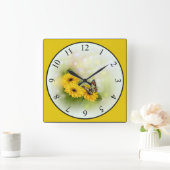 Horloge Carrée Papillon sur une marguerite jaune (Home)