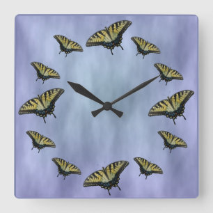 Horloge Carrée Papillons dans les nuages