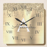 Horloge Carrée Parties scintillant d'or Nom du monogramme de méta<br><div class="desc">Gold Faux Foil Parties scintillant à étincelles métalliques brossée Nom du monogramme de métal et horloge murale de luxe initiale. Cela fait le cadeau sucré de 16 ans,  mariage,  douche nuptiale,  anniversaire,  baby shower ou bachelorette pour quelqu'un qui aime le luxe glamour et les styles chic.</div>