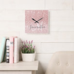 Horloge Carrée Parties scintillant rose moderne étincelles Nom pe<br><div class="desc">Parties scintillant rose moderne étincelles Nom personnalisé</div>