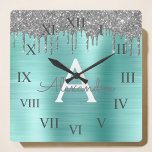 Horloge Carrée Parties scintillant Turquoise argentée en métal br<br><div class="desc">Argent et Turquoise Aqua Blue Faux Foil Parties scintillant étincelante métallique brossé Monogramme en métal Nom et horloge murale de luxe initial. Cela rend le cadeau parfait pour 16 ans,  mariage,  douche nuptiale,  anniversaire,  baby shower ou bachelorette pour quelqu'un qui aime le luxe glam et les styles chic.</div>