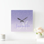 Horloge Carrée Parties scintillant violet moderne étincelles Nom<br><div class="desc">Parties scintillant violet moderne étincelles Nom personnalisé</div>
