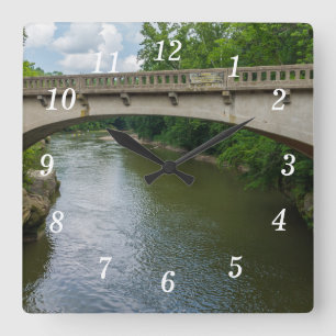 Horloge Carrée Passerelle au-dessus du mur de Sugar Creek